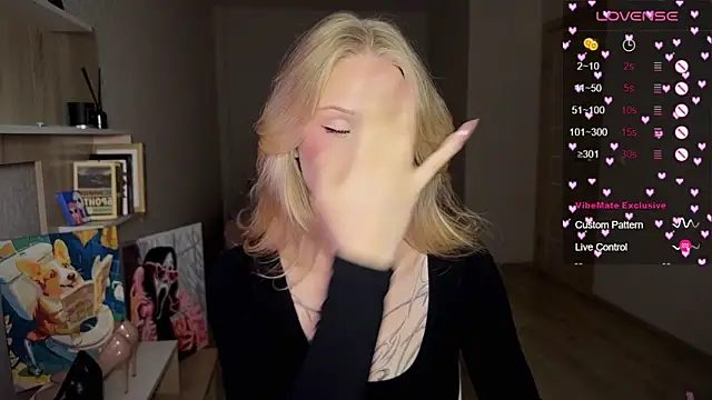 Snapshot of lisa_barbie chatting on 09.25.25 lisa barbie online show from 09.25.25