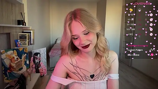 Snapshot of lisa_barbie chatting on 09.26.25 lisa barbie online show from 09.26.25