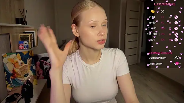 Snapshot of lisa_barbie chatting on 10.06.25 lisa barbie online show from 10.06.25