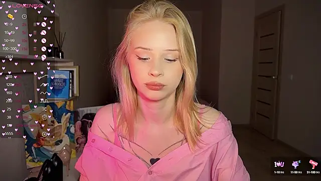 Snapshot of lisa_barbie chatting on 10.13.25 lisa barbie online show from 10.13.25