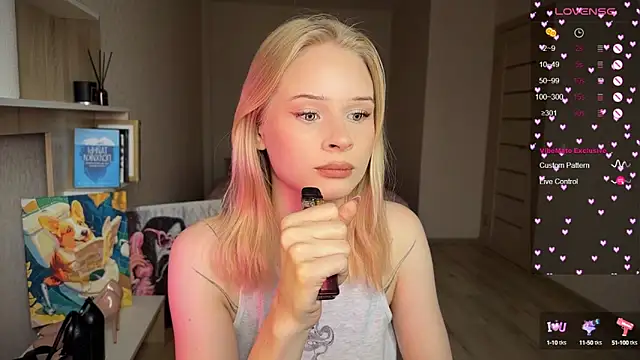 Snapshot of lisa_barbie chatting on 10.14.25 lisa barbie online show from 10.14.25