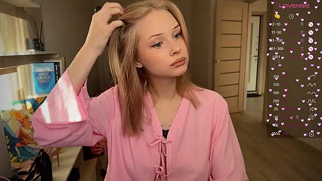 Snapshot of lisa_barbie chatting on 10.18.25 lisa barbie online show from 10.18.25