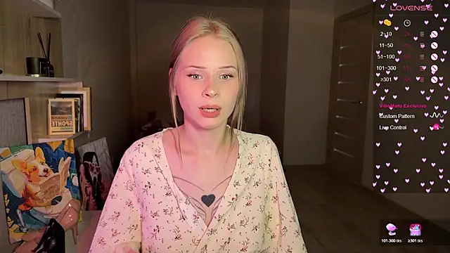 Snapshot of lisa_barbie chatting on 10.22.25 lisa barbie online show from 10.22.25