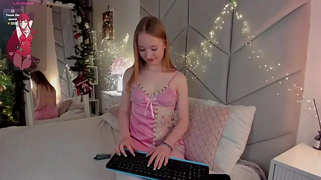 Snapshot of Jessie_Roy chatting on 12.23.24 Jessie Roy online show from 12.23.24