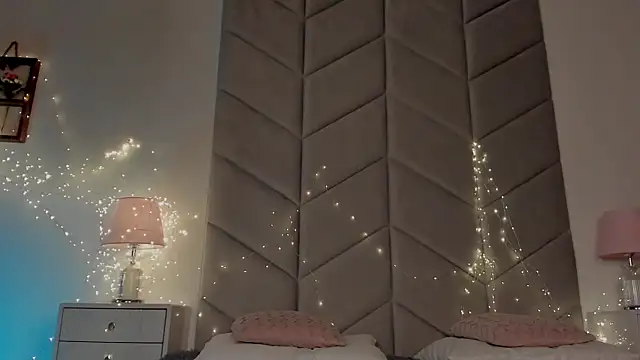 Snapshot of Jessie_Roy chatting on 02.05.25 Jessie Roy online show from 02.05.25