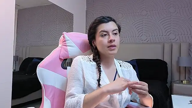 Snapshot of JaneLondon chatting on 05.28.26 JaneLondon online show from 05.28.26