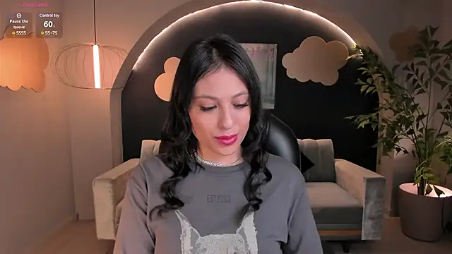 Snapshot of IrinaPortman chatting on 01.14.25 IrinaPortman online show from 01.14.25