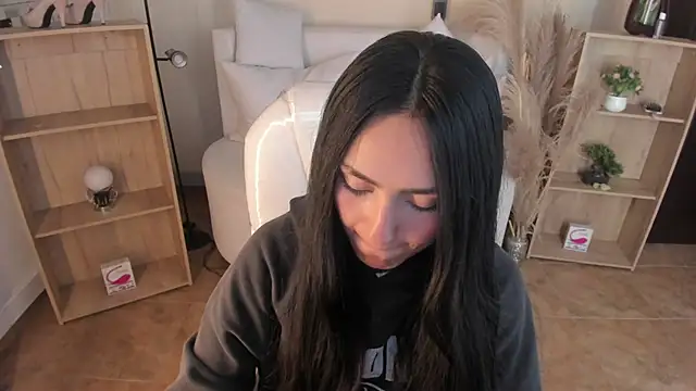 Amy Kiitty  online show from 01.02.25