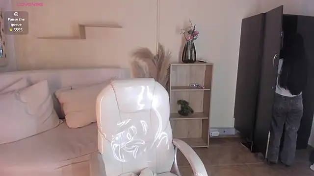 Amy Kiitty  online show from 02.04.25