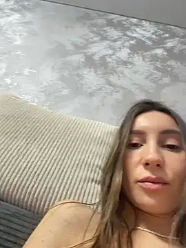 viviandaimond1 online show from 12.13.25