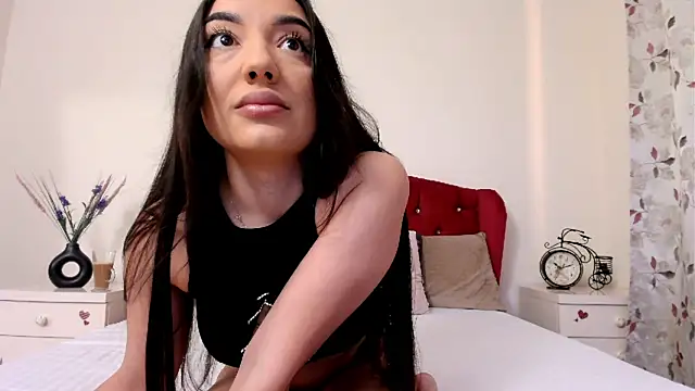 Snapshot of RoxyBestAsss chatting on 05.19.26 RoxyBestAsss online show from 05.19.26