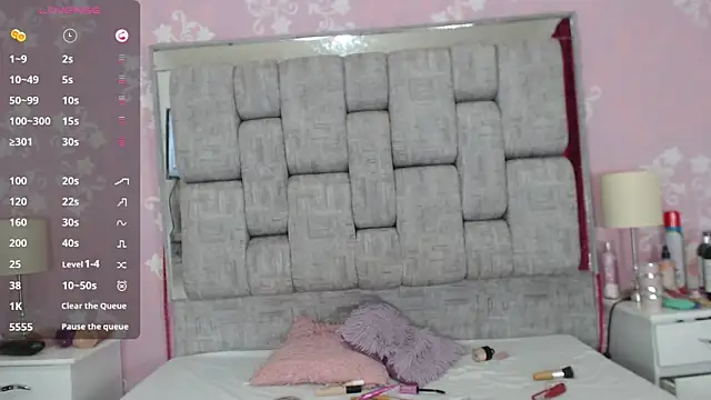 KarinaSimonz online show from 12.14.24