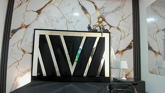 Snapshot of KarinaSimonz chatting on 10.02.25 KarinaSimonz online show from 10.02.25