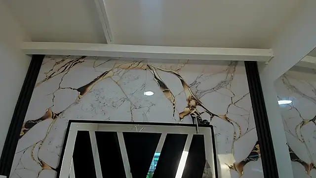 Snapshot of KarinaSimonz chatting on 10.21.25 KarinaSimonz online show from 10.21.25