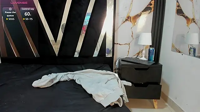 KarinaSimonz online show from 12.18.25