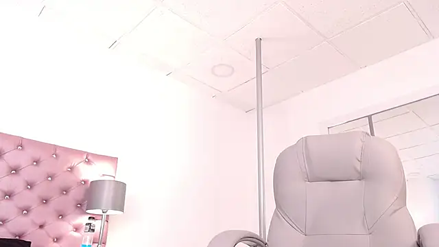 Snapshot of Aleja_gh1 chatting on 02.13.25 Aleja gh1 online show from 02.13.25