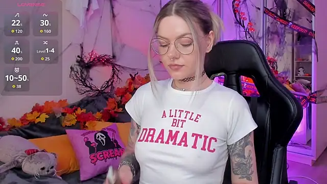 Snapshot of Marta_May_ chatting on 11.02.25 Marta May online show from 11.02.25