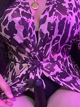 Snapshot of Cameelia chatting on 02.28.26 Cameelia online show from 02.28.26