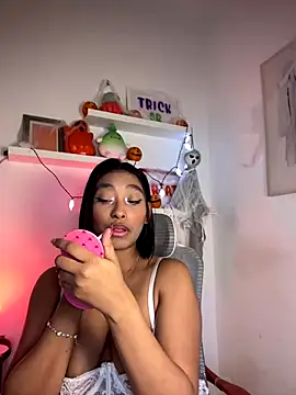 Snapshot of Isabella_fasilier chatting on 10.20.25 Isabella fasilier online show from 10.20.25