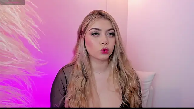 Snapshot of thaliafox_ chatting on 02.19.25 thaliafox online show from 02.19.25