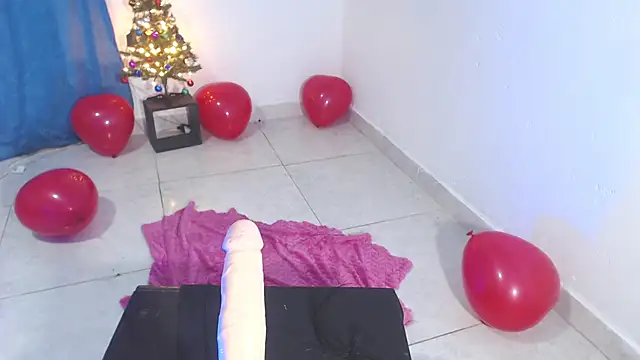 April sexycurvi online show from 12.15.25