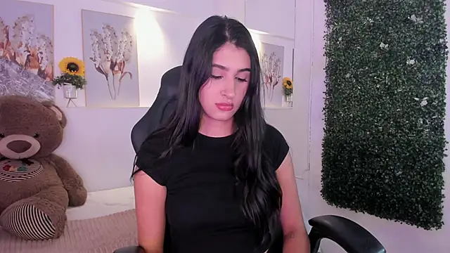 Ashley Evans18 online show from 10.24.25