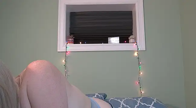 Snapshot of SummerLovingXoXo chatting on 12.05.24 SummerLovingXoXo online show from 12.05.24