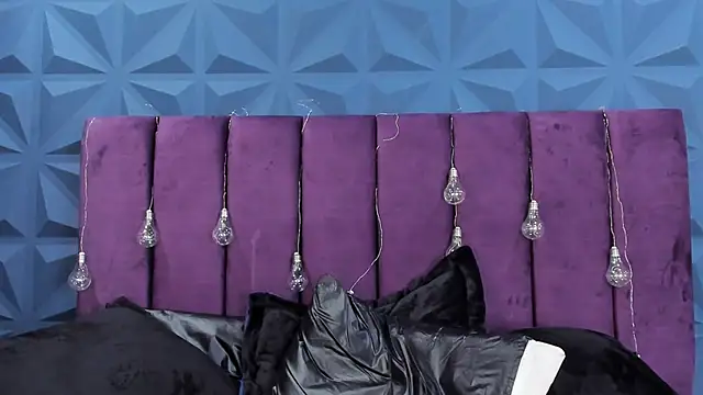 Snapshot of NicoleJonss chatting on 02.08.25 NicoleJonss online show from 02.08.25