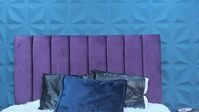 Snapshot of NicoleJonss chatting on 02.21.25 NicoleJonss online show from 02.21.25