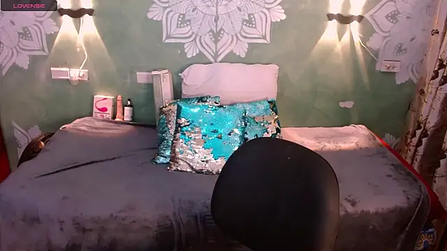 Emili Roux online show from 02.04.25