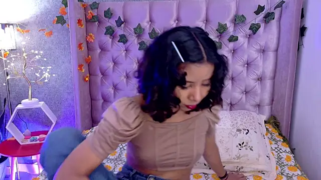 Snapshot of Akane_Uwu chatting on 11.06.25 Akane Uwu online show from 11.06.25