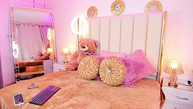 Snapshot of evangelin_ts chatting on 09.15.25 evangelin ts online show from 09.15.25