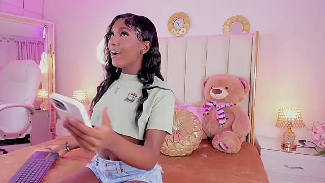 Snapshot of evangelin_ts chatting on 10.10.25 evangelin ts online show from 10.10.25