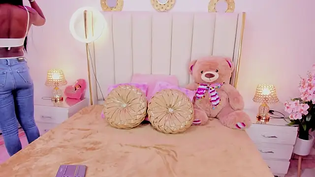 Snapshot of evangelin_ts chatting on 10.11.25 evangelin ts online show from 10.11.25