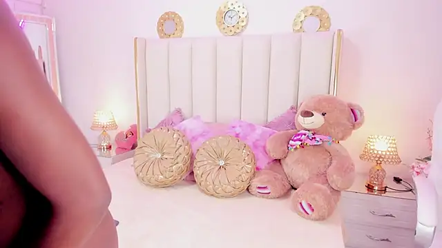 Snapshot of evangelin_ts chatting on 10.15.25 evangelin ts online show from 10.15.25