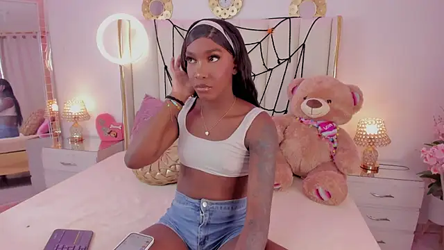 Snapshot of evangelin_ts chatting on 10.29.25 evangelin ts online show from 10.29.25