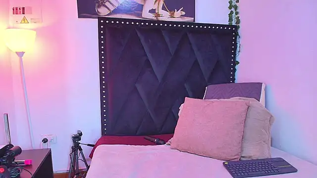 dafne queenn online show from 11.24.25