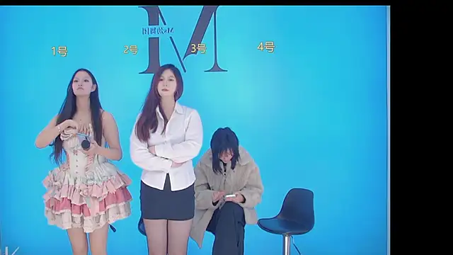 Snapshot of D18666 chatting on 01.16.25 D18666 online show from 01.16.25