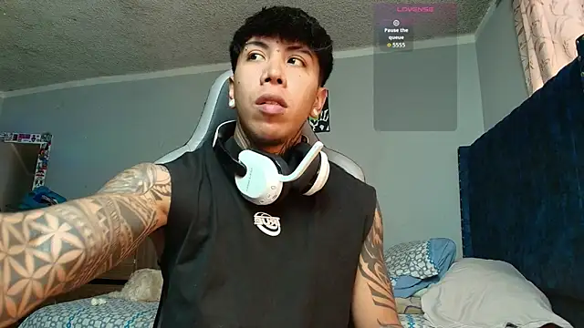 Nickhot0609 online show from 10.13.25