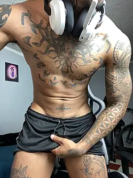 Nickhot0609 online show from 11.11.25