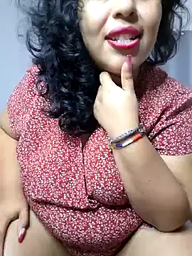 Snapshot of Leslyrosa chatting on 02.02.25 Leslyrosa online show from 02.02.25