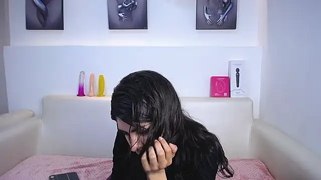 Melodi Roux online show from 10.21.25