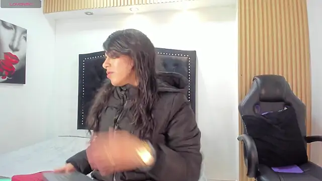 Melodi Roux online show from 04.17.26