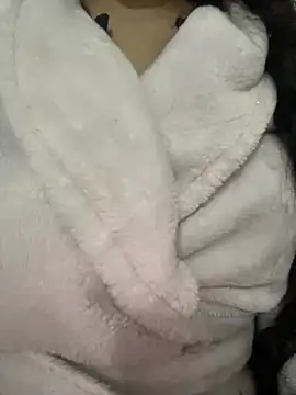 Snapshot of Lina-lolo chatting on 12.23.24 Lina-lolo online show from 12.23.24