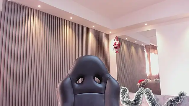 Snapshot of Electraa_fox chatting on 12.27.24 Electraa fox online show from 12.27.24
