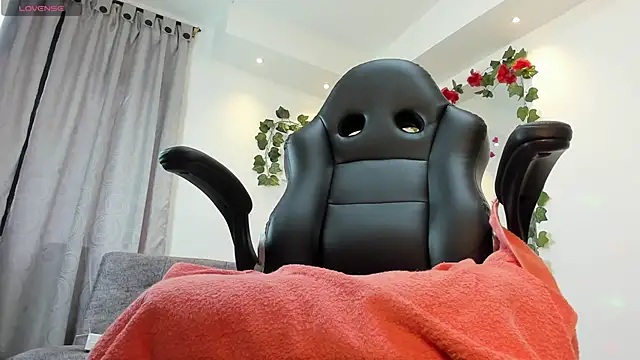 Snapshot of Electraa_fox chatting on 02.22.25 Electraa fox online show from 02.22.25