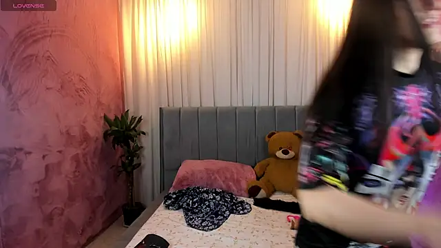 Snapshot of HakuRukushka chatting on 01.22.25 HakuRukushka online show from 01.22.25