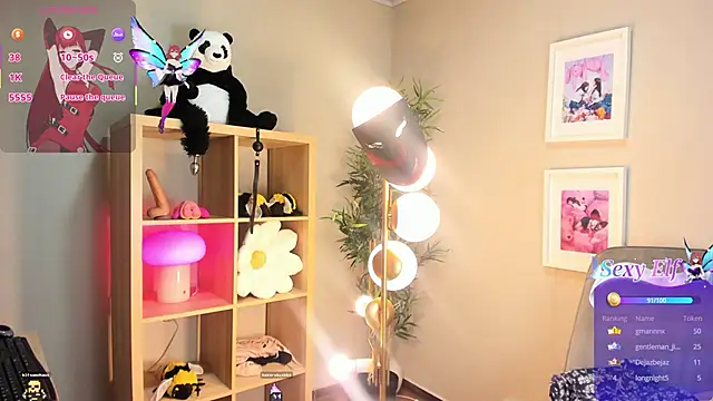 Snapshot of HakuRukushka chatting on 03.21.25 HakuRukushka online show from 03.21.25