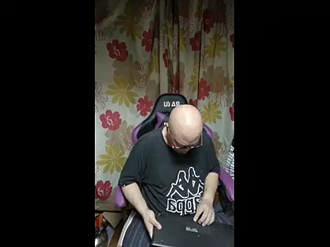 Snapshot of 419hisakun chatting on 10.19.25 419hisakun online show from 10.19.25