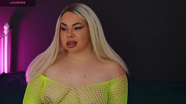 Snapshot of MissLilaa chatting on 12.07.24 MissLilaa online show from 12.07.24